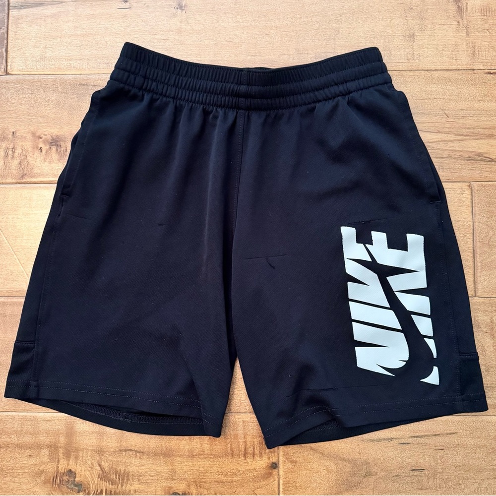 Nike Athletic Basketball Performance Sports Shorts in Black￼
